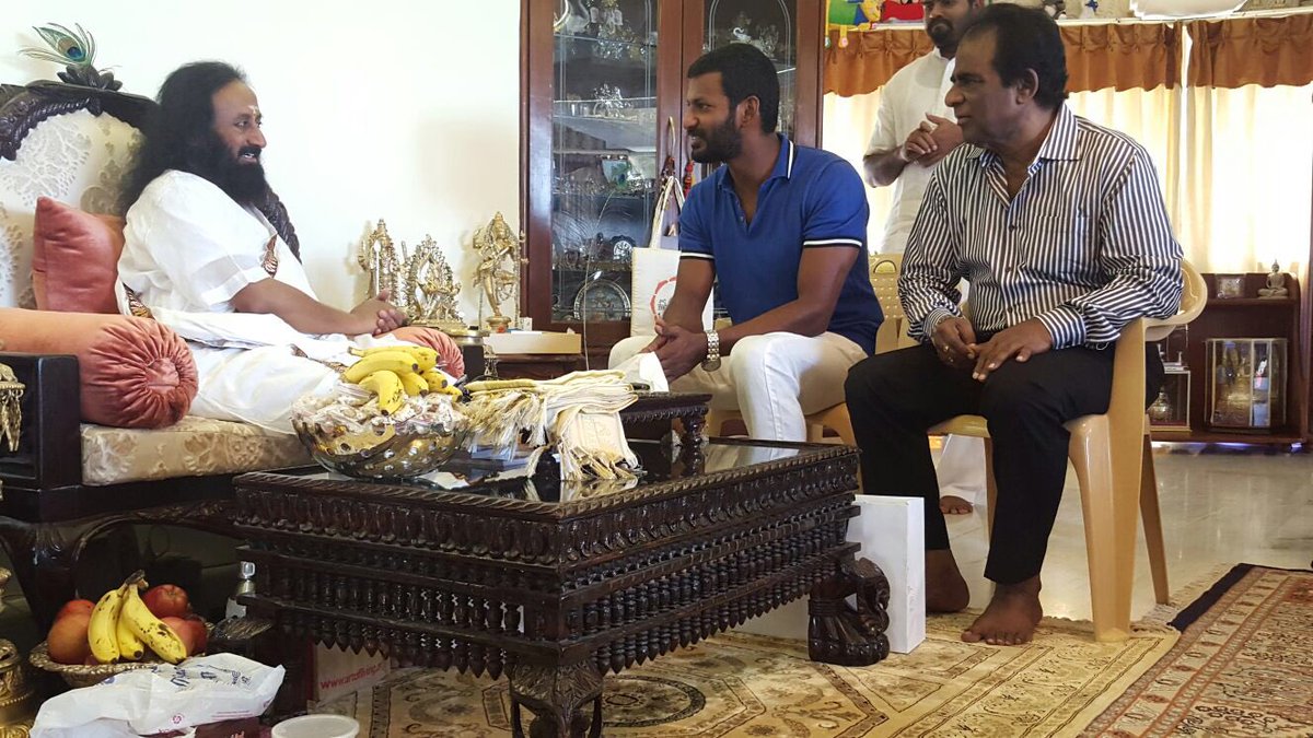 VishalKOfficial's tweet photo. Positive relaxed happy.Jus met #Sri Sri Sri Ravishankar guruji @ArtofLiving wit my dad.spent time at da ashram.GB https://t.co/4yXoYeqApq