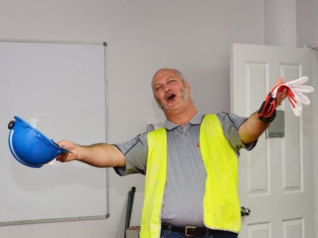 Lucy_Martin84's tweet photo. Tradie who sings #opera https://t.co/4S7pZGtJGH #mackay #operaqld #sing #eletrician #italian #barberofseville https://t.co/DxtXoSpjYD