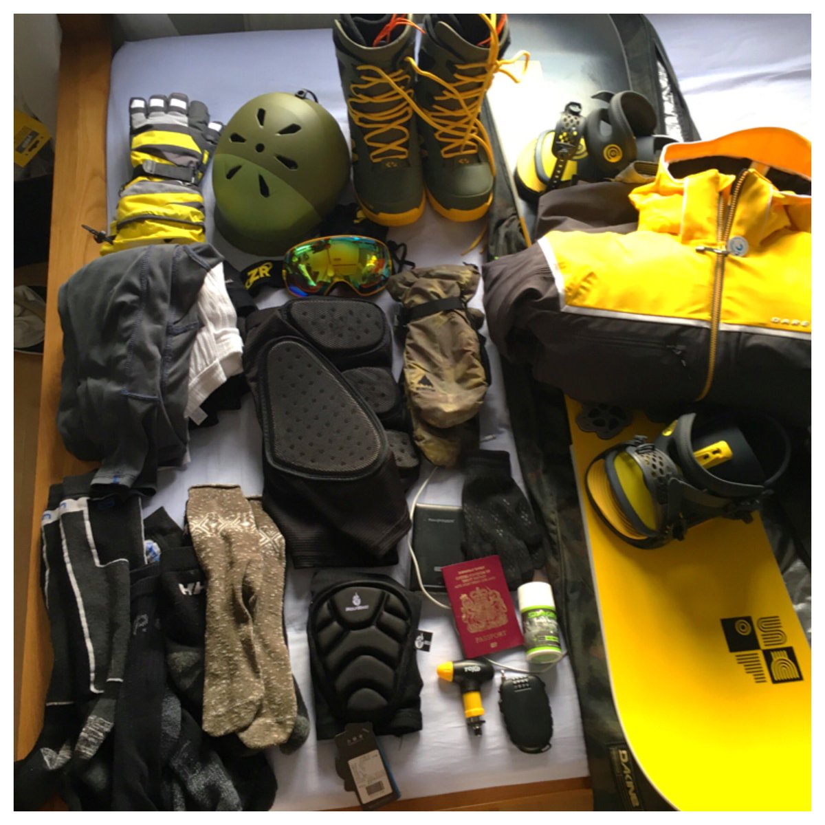 AKUENmed's tweet photo. All set for Andorra #snowboarding #domore #beactive #enjoylife #kenosheapoon #lovesnowboarding https://t.co/ke5polGmlk