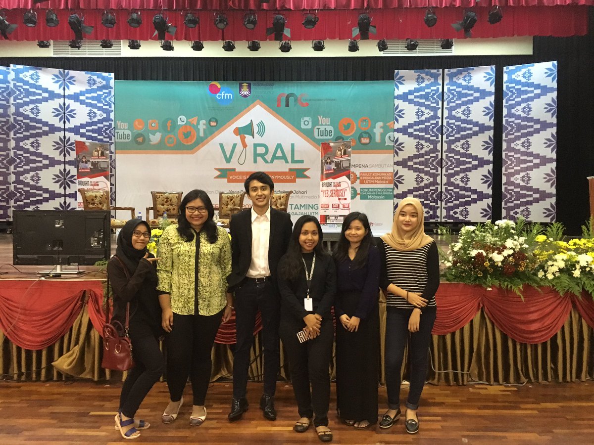 SeriousTalk16's tweet photo. Our lucky M&amp;G winners w/ @arlinabanana @Jasminehoanne and @mifzalmohd Haa cepat save gambar ni 😋😋😋 #SeriousTalkAG https://t.co/RaC8weqTZ4
