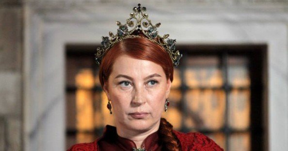 ichajani's tweet photo. Detras de un sultan desalmado sin corazón, hay una bruja malvada que lo maneja a placere... 😠 #tusiguesrustem https://t.co/82iYK0f1xI