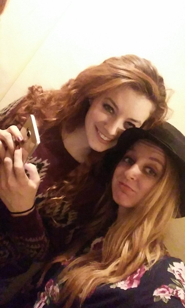 TheAwkwardDays tweet picture