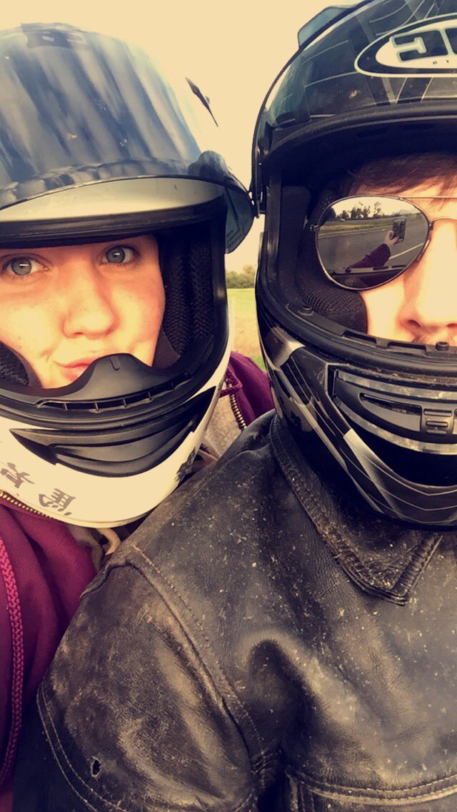 Katertottb's tweet photo. #helmetselfie https://t.co/AeCqtQluie
