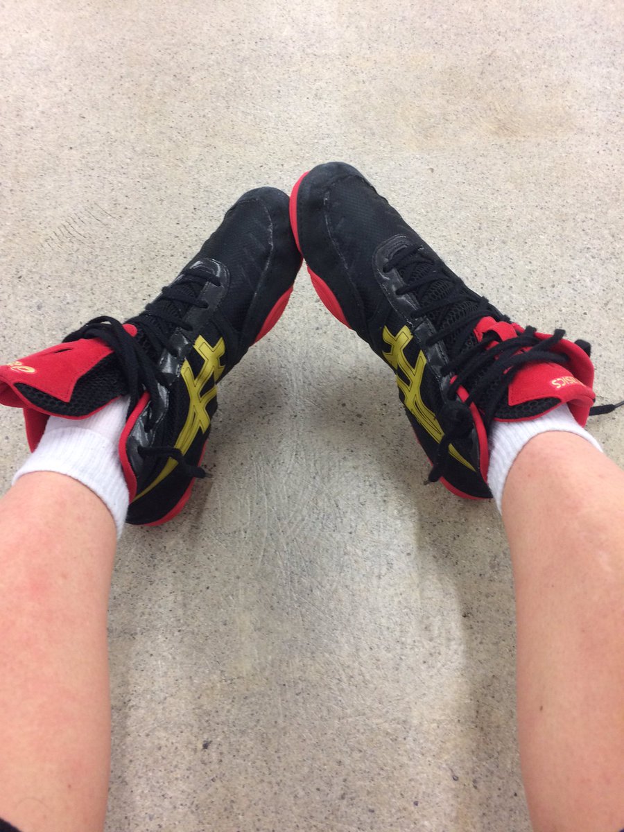 DoriYeats's tweet photo. new shoes for next weeks' Olympic pan am qualifier! Does JBelite stand for @QueenJB93? Jks @alliseeisgold #jbelites https://t.co/rMcqQExOLe