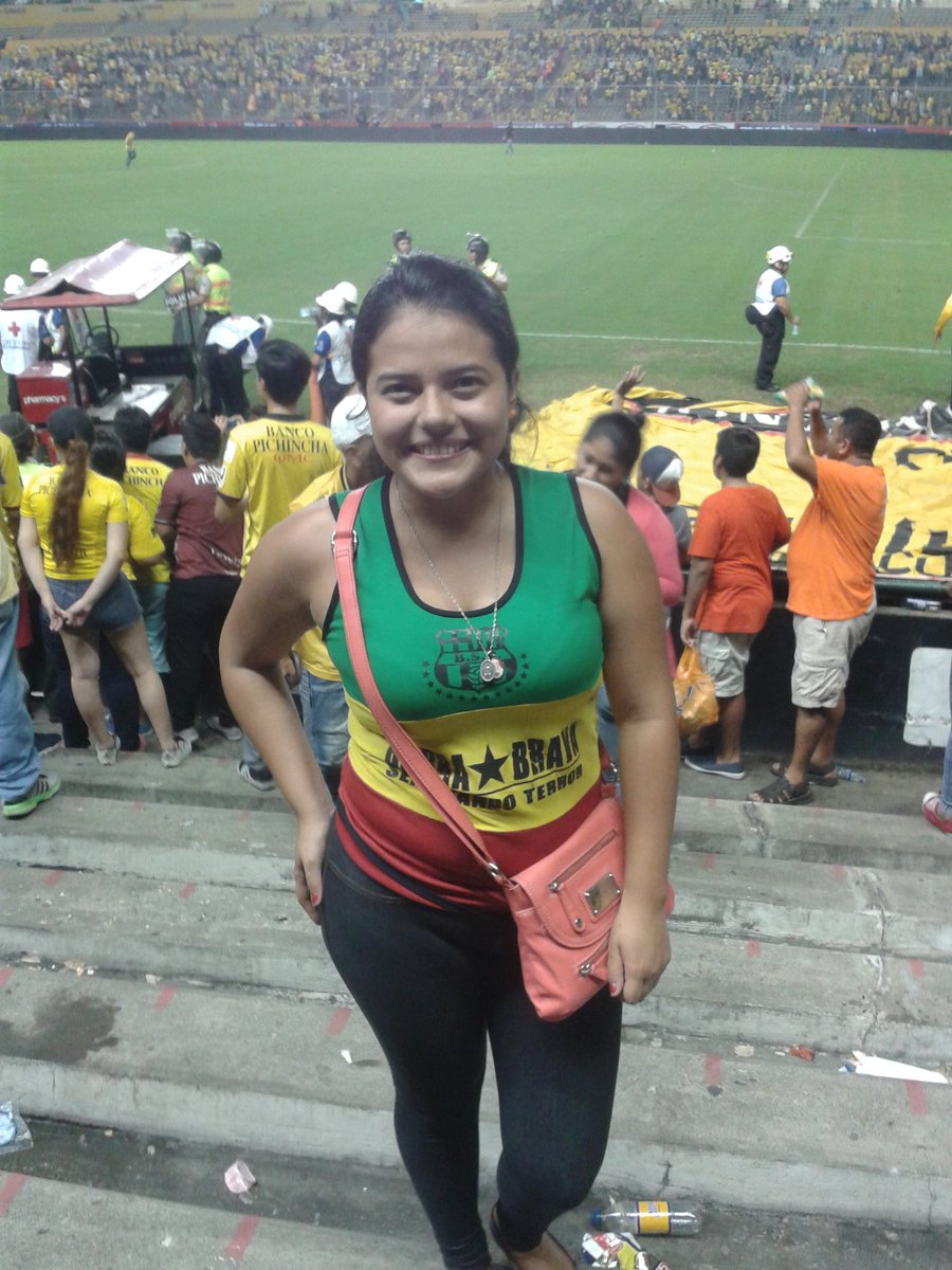 manita_tapia's tweet photo. @100xCientoFTBL #CopaTC Saludos para la Familia Tapia Sisalema ♥ BSC ♥ https://t.co/PegqyEa0J7