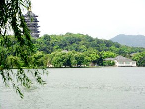 DuLaura2016's tweet photo. West Lake is located in the west of Hangzhou City.It is famous for its landscape and significant artistic value. https://t.co/8Xj9RM7IC6