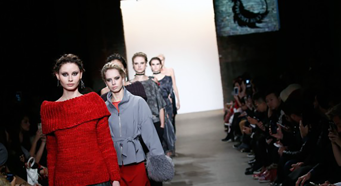 iStyleup_com's tweet photo. Lady like sophistication at NYFW. @cutelikemad #ecofashion  #cutelikemad #NYFW https://t.co/rKLLEV8NZb https://t.co/S6om7p32PN
