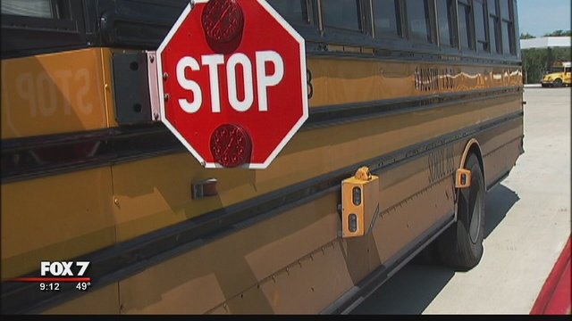 fox7austin's tweet photo. Bus cameras catch 1,000 violators in a month https://t.co/V80fZX8O7T https://t.co/JVRzoU93mJ