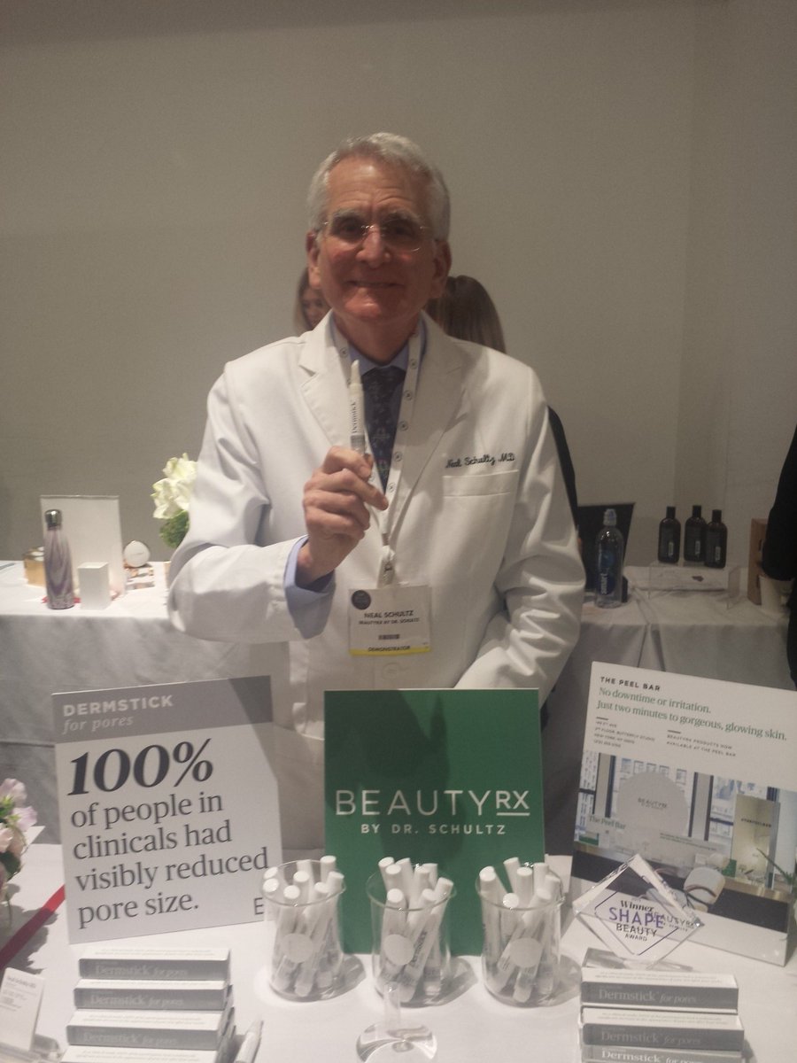SabatiniOnStyle's tweet image. NYC Dermatologist Dr. Neal Schultz of @BeautyRxSkin is such an aPEELING guy!
#CEWDemo #cewbeautyawards #CEWinsider