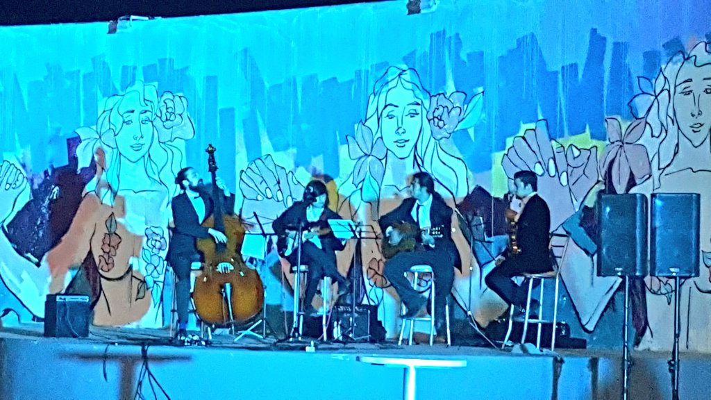 DIFSonora's tweet photo. Excelente ambiente se vive en la subasta de arte de #TintoFest https://t.co/ZQajyUtpiO