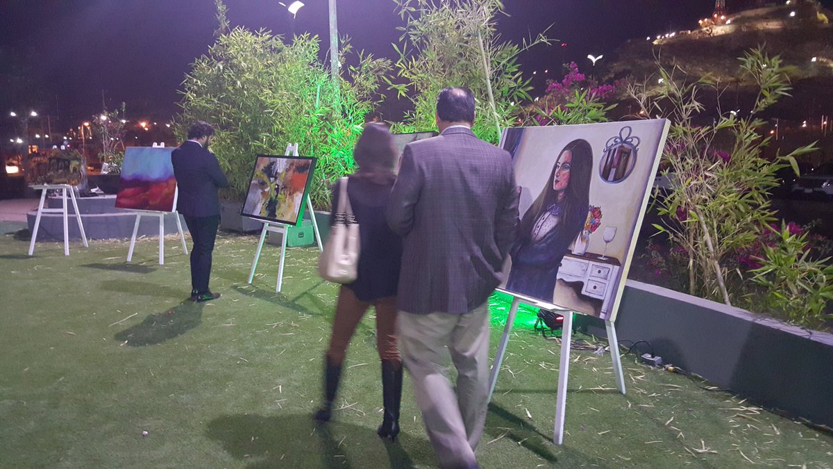 DIFSonora's tweet photo. Excelente ambiente se vive en la subasta de arte de #TintoFest https://t.co/ZQajyUtpiO