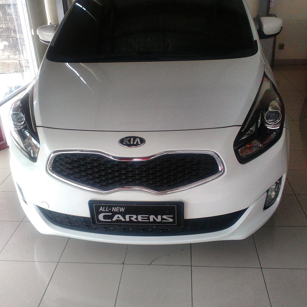 All new KIA CAREENS AT (WHITE)