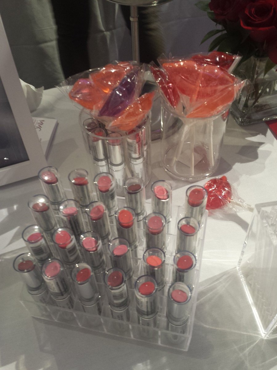 SabatiniOnStyle's tweet image. Love these long last lippies from @COVERGIRL  #CEWDemo #CEWinsider  #,Lipstick #Beauty