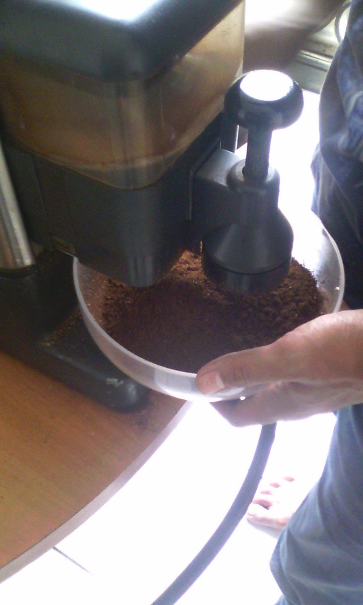 NinactionsBDG's tweet photo. Buat yang cari suplayer kopi arabica kantor mimin pilihanya haha gunung TILU info cek @RoyalBeanCoffe dijamin halal https://t.co/L4LeGvLTVq