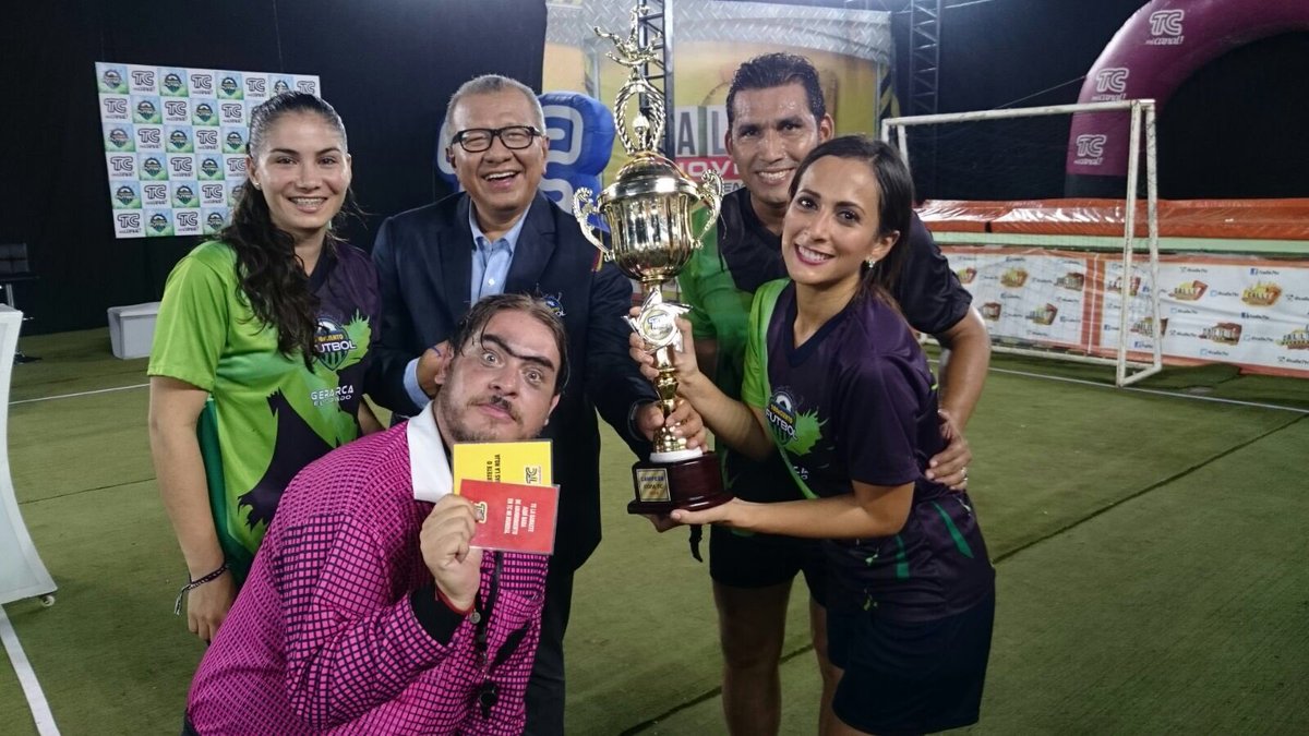 majofloresm's tweet photo. Campeonessss @100xCientoFTBL #CopaTc vamossss ⚽️⚽️⚽️⚽️ https://t.co/WXw3kxAxPs