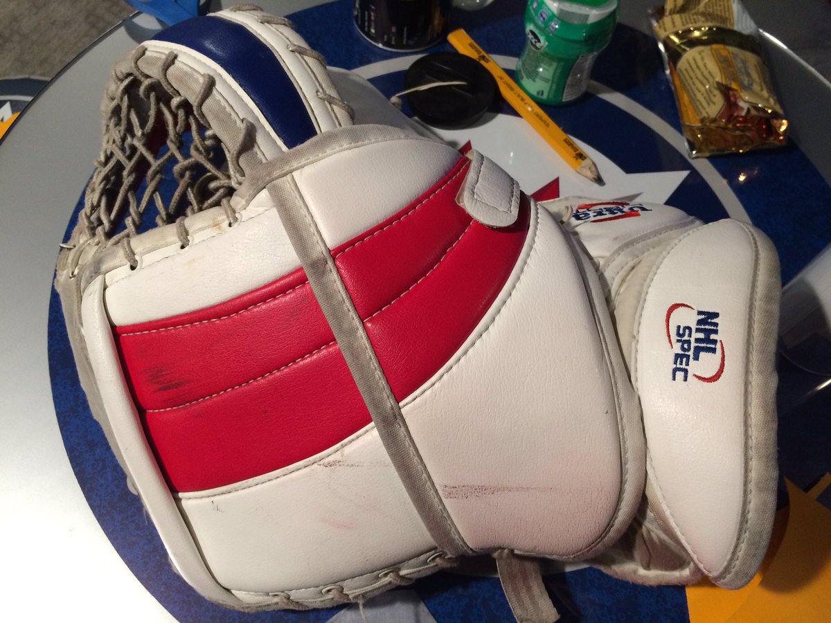 perch35km's tweet photo. The transformation has begun....stencils are cut. My pads will soon match #SimpsonsHockey colours #PadWrap 😎😎 https://t.co/sDeu4IxpxC