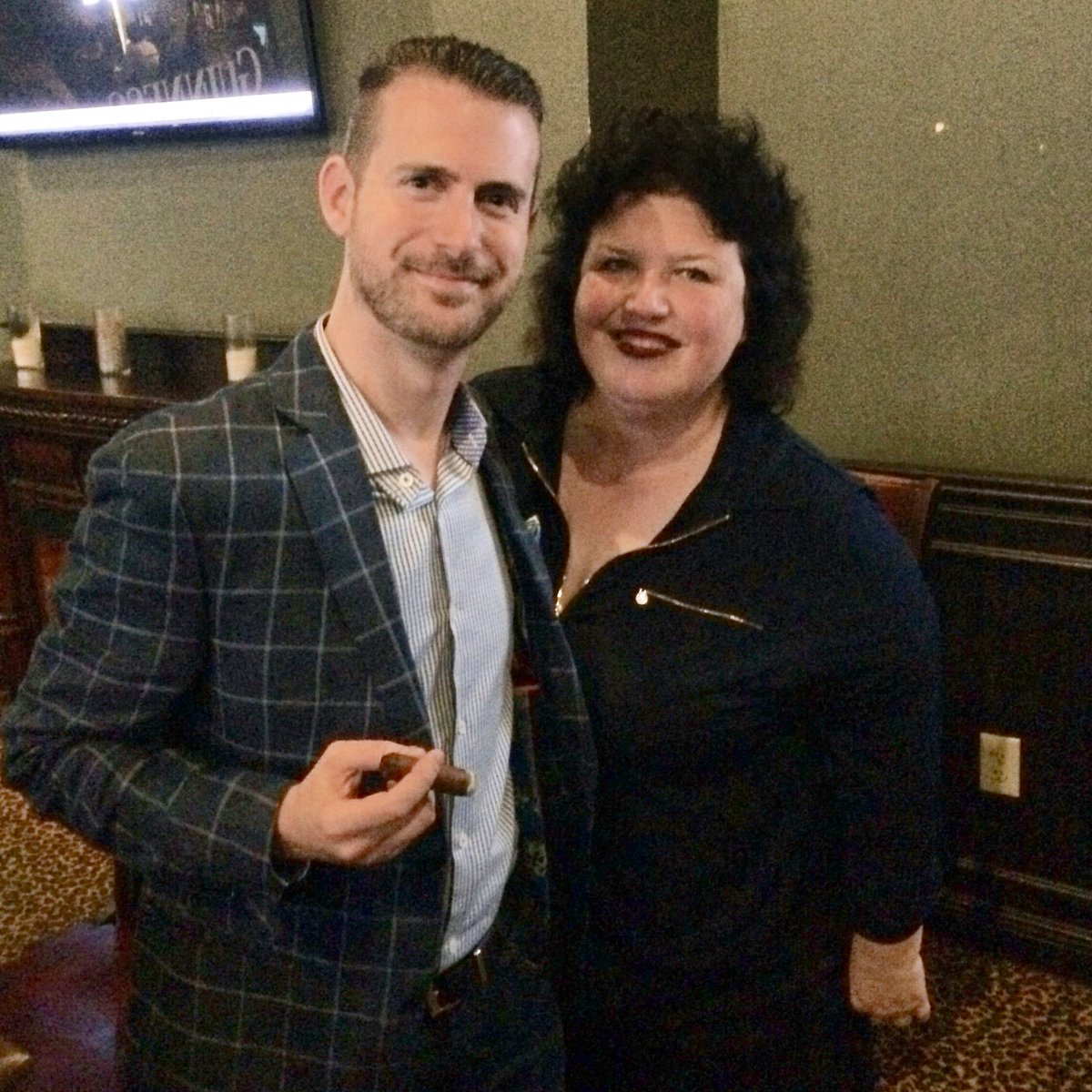 tvjanet's tweet photo. My new love interest. The cigar, not the guy. Although he is pretty sweet too! #cigars @vivalocigars https://t.co/58QHdoN50N