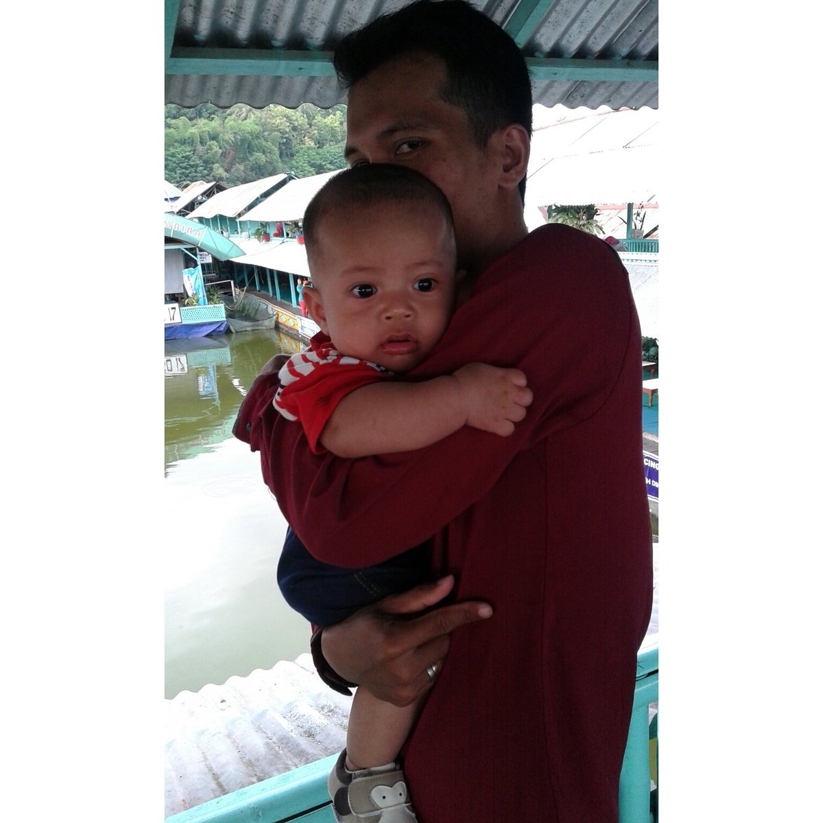 BabyGemes's tweet photo. At Warung Apung With Bunda dan Ayah And Klaten Family https://t.co/etqSEhwxDC