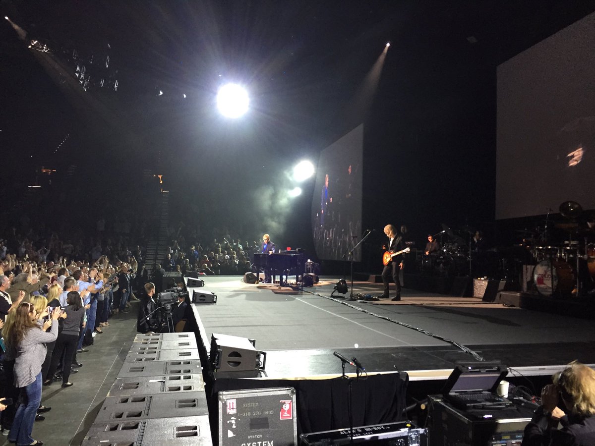 sgcrater's tweet photo. IBM wrapping up Interconnect well w Elton @ibmcommerce @ibm #interconnect16 https://t.co/6OjK87HziB