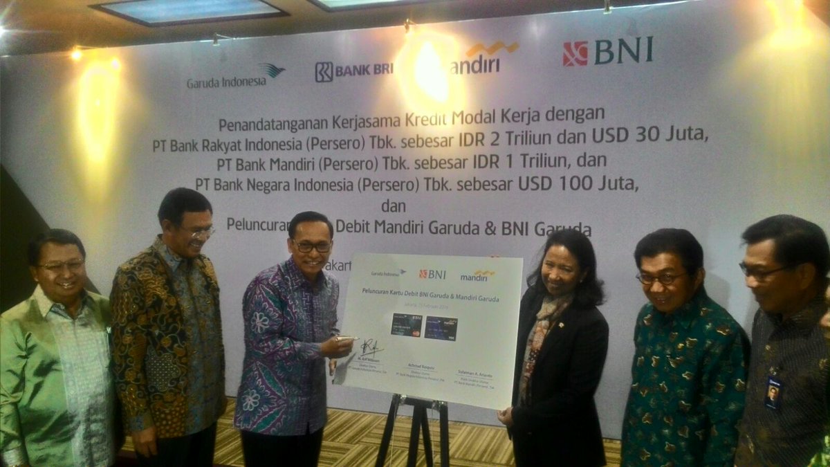 bankmandiri's tweet photo. Peluncuran kartu dilakukan oleh Menteri BUMN, Wadirut Bank Mandiri, Dirut @BNI46 &amp; @IndonesiaGaruda #beritamandiri https://t.co/LVw4iQr6DB