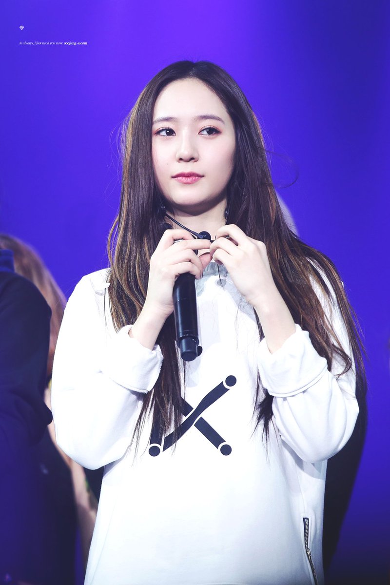 vouzvoy's tweet photo. 160129~160131 Krystal - f(x) 1st Concert Dimension 4 'Docking Station' https://t.co/sjM0CBEHH9 … https://t.co/4VYBMboKf4