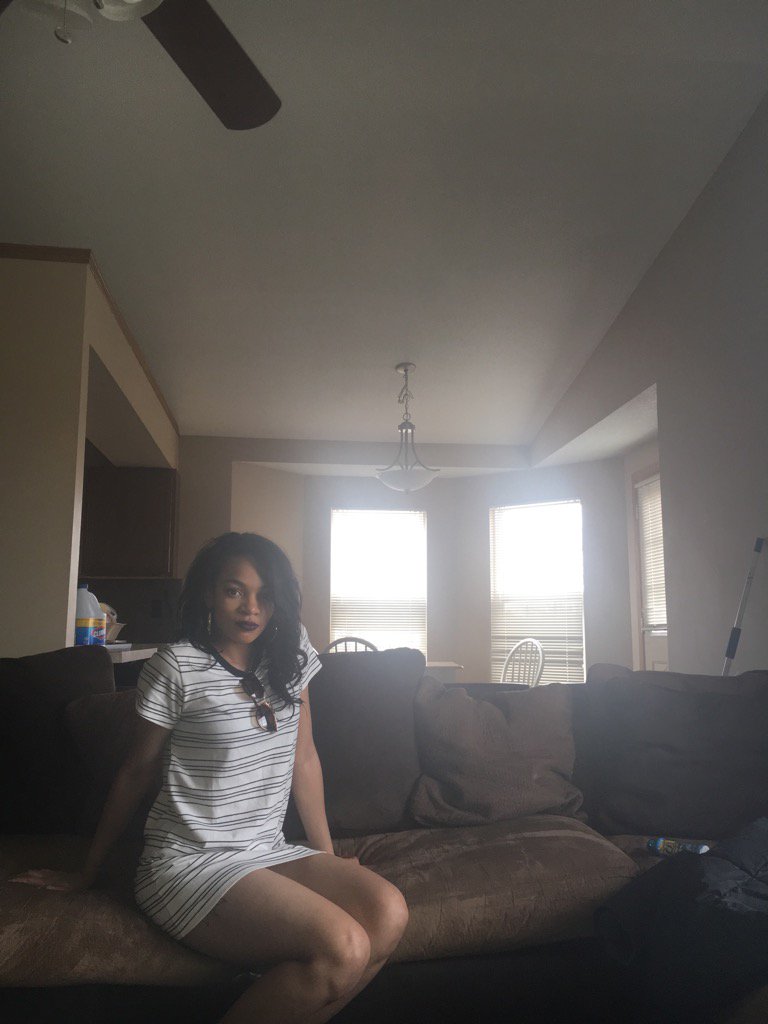 badmoodbritt's tweet photo. #mompose https://t.co/Gm9GWoPh5z