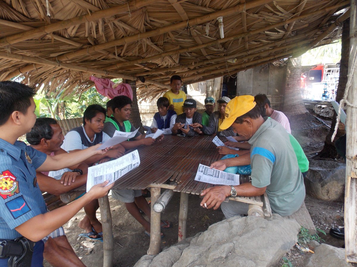 CachoDela's tweet photo. Brgy Visitation &amp; flyers Distribution for SAFE 2016 at Brgy 14, Poblacion, Tingloy, Batangas https://t.co/eBgJKyAp4e