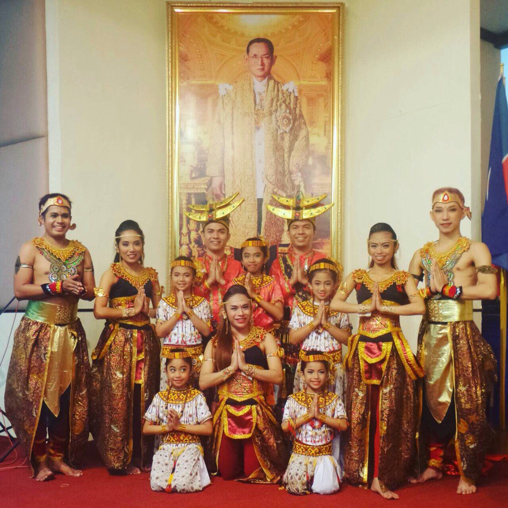 praginagong's tweet photo. #latepost perform kami di Thailand https://t.co/Tbm8q6A95t