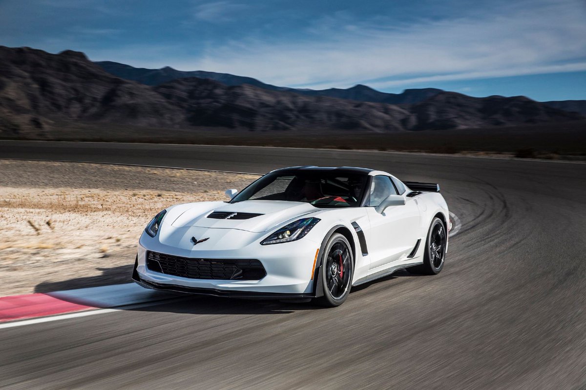 Chevrolet_RUS's tweet photo. 659 л. с., 881 Нм. Corvette Z06 одинаково хорош и на городских улицах, и на гоночном треке. https://t.co/YRMMhTJDco