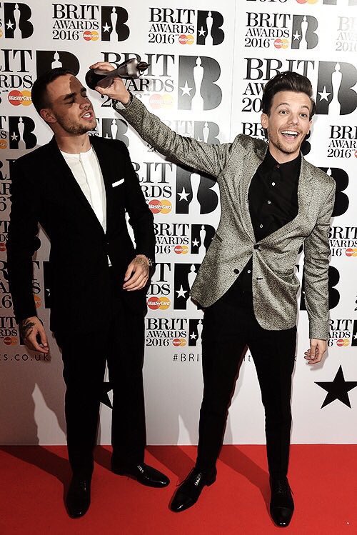 harrybeauteous's tweet photo. THIS IS SO CUTE https://t.co/SjwxVpo18i