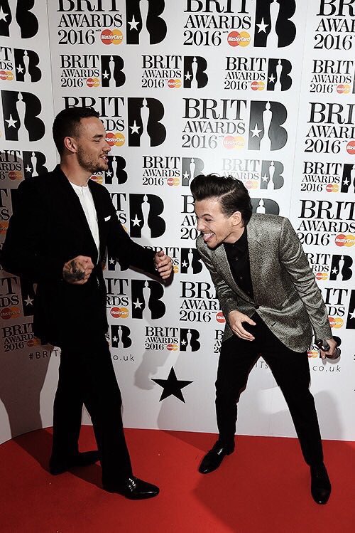 harrybeauteous's tweet photo. THIS IS SO CUTE https://t.co/SjwxVpo18i