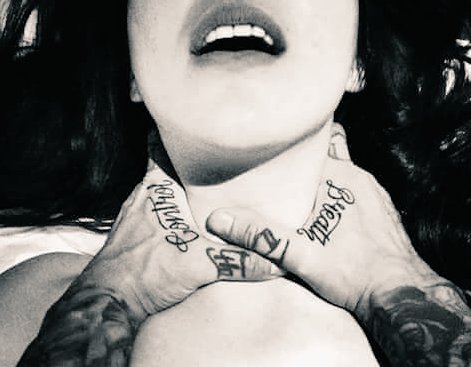 dividedstates_'s tweet photo. #breathplay #choking #breathcontrol #bdsm #bdsmtalk #bdsmtwitter #bondage https://t.co/RliJtOWHPr