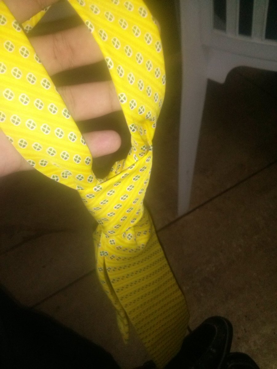 matabangbalbon's tweet photo. Asa isab.it ang necktie kung wala kai liog? #hastle #SuccessChunks https://t.co/bR74gm9GrJ