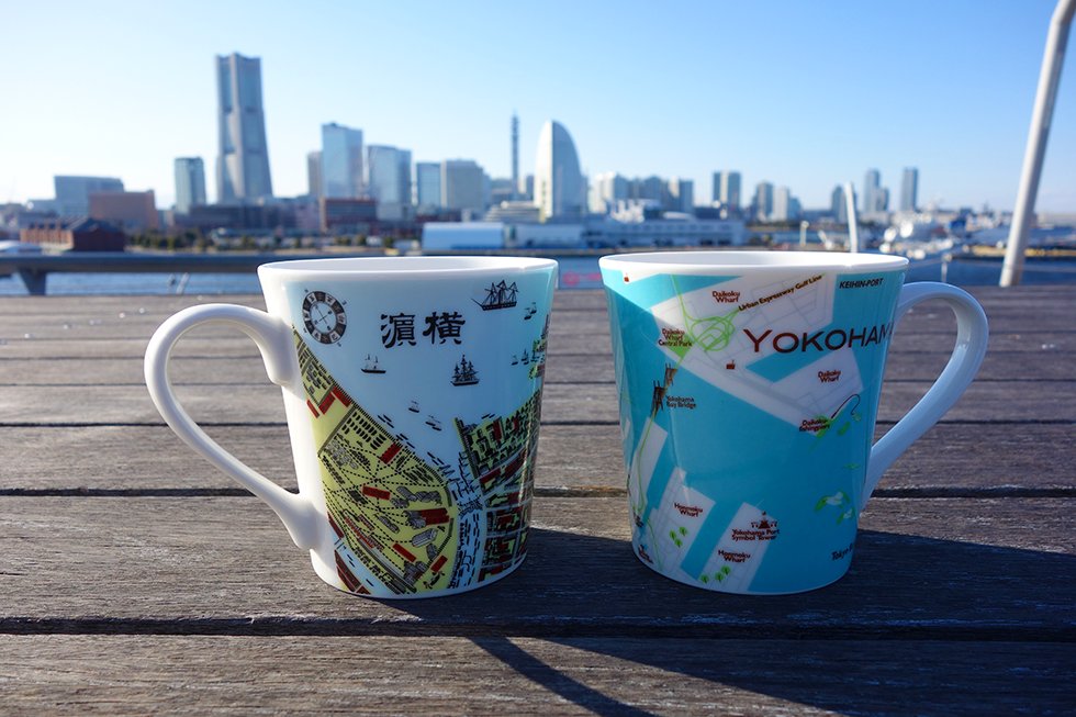 Yokohama Views マグカップ 今の横浜と昔の横濱 英語版yokohama Mugと 横濱古地図がデザインされたハイカラ横浜マグ 今の 大さん橋 昔の 大波止場 も載っています サムライストア大桟橋で 国際信号旗のマグも人気 大さん橋のお土産 Yokohama Views マグカップ 今の横浜と昔の横濱 英語版yokohama Mugと 横濱古地図がデザインされたハイカラ横浜マグ 今の 大さん橋 昔の 大波止場 も載っています サムライストア大桟橋で 国際信号旗のマグも人気 大さん橋のお土産