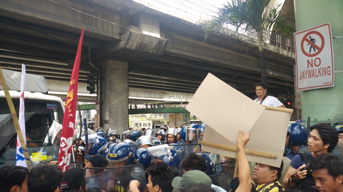 venzie's tweet photo. EDSA 2016: Bawal ang protesta 

#EDSA30 https://t.co/VmR7NLoI1I