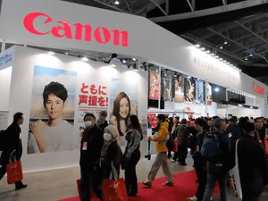 dc_watch's tweet photo. 【CP+2016】EOS-1D X Mark IIなど一眼レフ活況のキヤノン　 https://t.co/fUL5FYuK4N https://t.co/bWbBVPS5rn