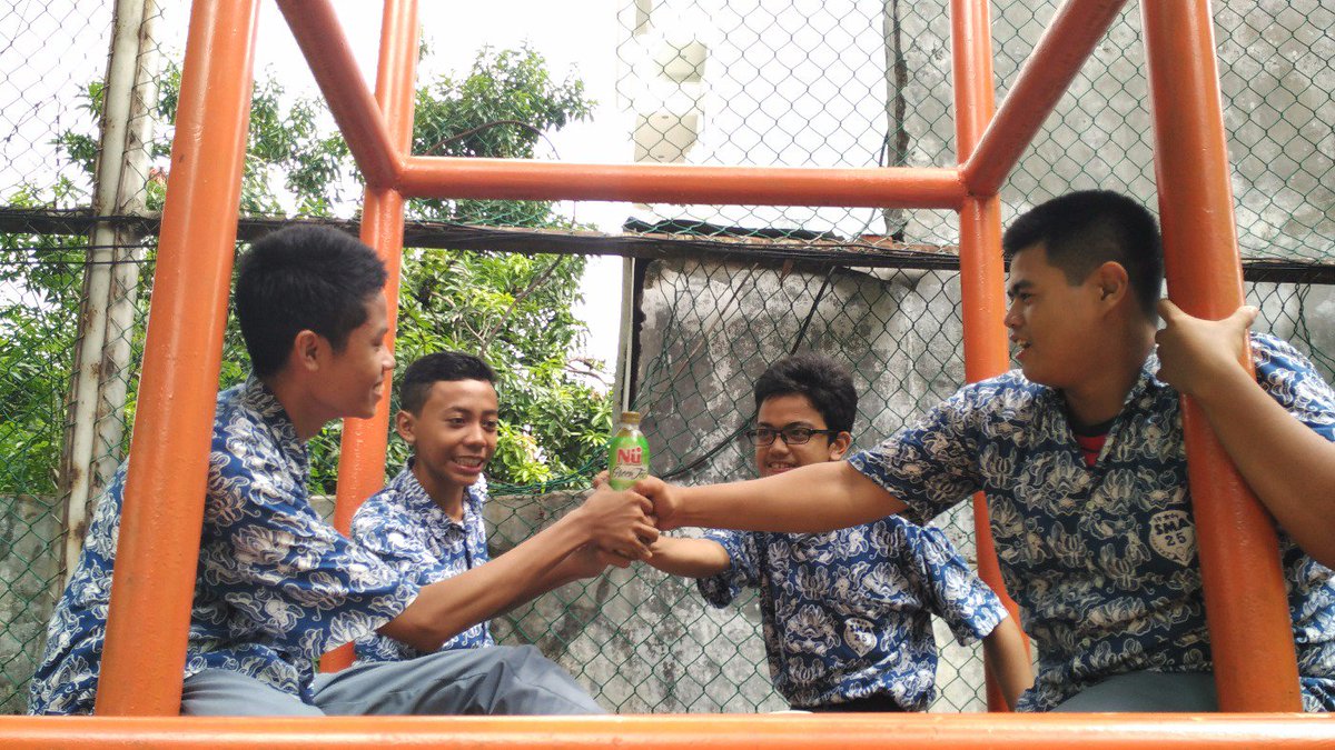 ghazygusti2's tweet photo. @nugreentea #NUCOTD #sman25 #jakarta rebutan NuGreenTea https://t.co/ilfJsij8Vg