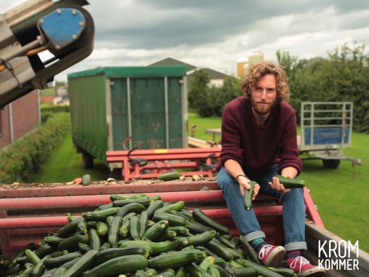 Over onze vlog gesproken, heb jij nummer 2 over de teler al gezien? youtu.be/2nPLp6_qMRw #kromkommertijd