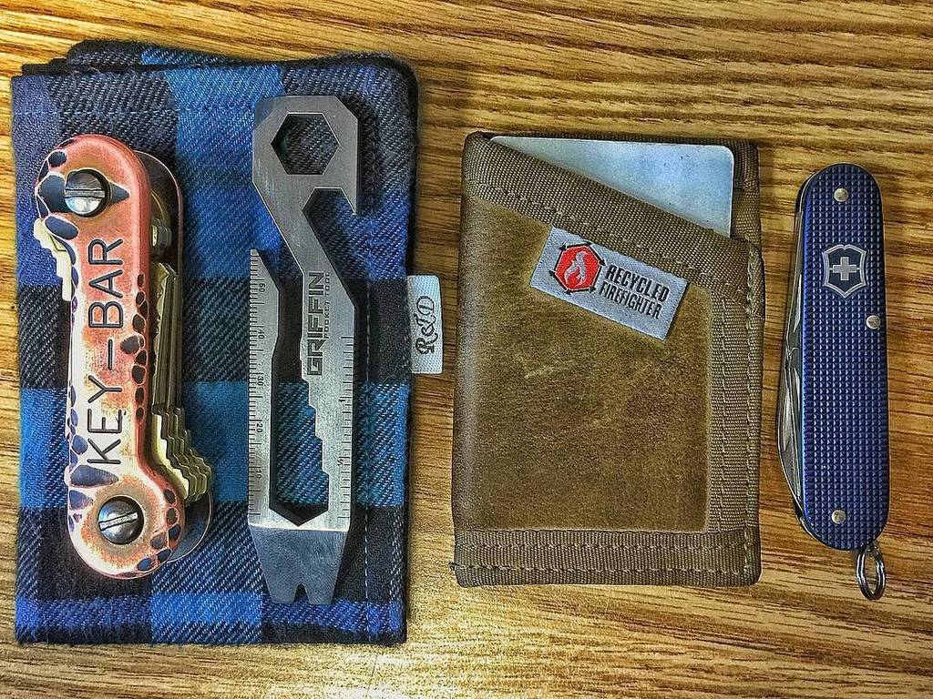 EnvyWatches's tweet photo. From @d_fro_920 -  #deskdump #edc #everydaycarry #everydaydump #geardump #whatsyouredc #ke… https://t.co/tPiocBvGOt https://t.co/zgHpEP1pNW