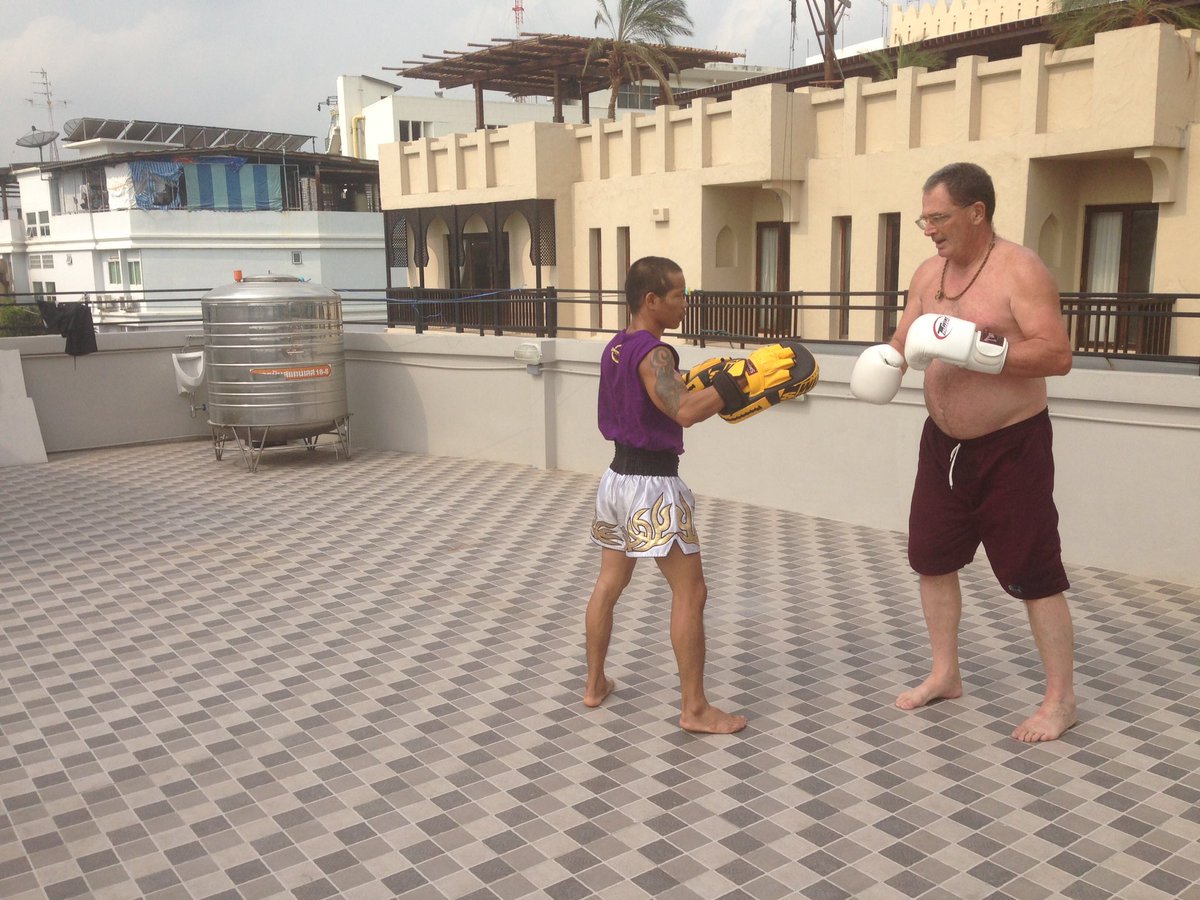 espressobreakk's tweet image. | Travel | An ordinary Muay Thai class in Bangkok. #muaythai #bangkok #khaosanroad #thailand #boxe #thaiboxe #sport