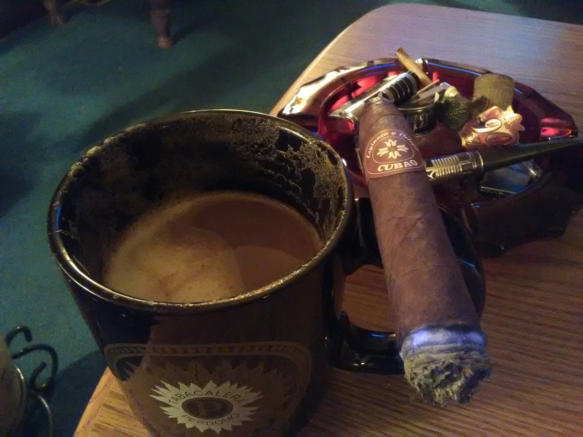 ZanesCIGARSnJOE's tweet image. Drinking coffee and smoking cigars at 2am. Not sure whether I'm bragging or complaining...