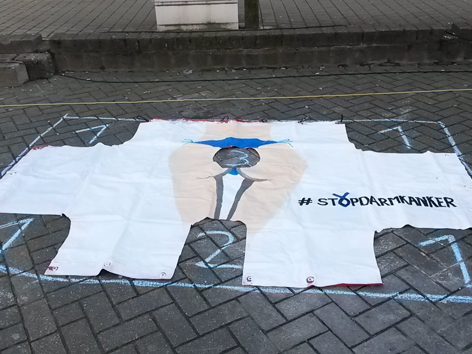 NinaPeetermans's tweet photo. Vandaag de kick off voor Stop Darmkanker!  Kom ons poepsimpel spel spelen op de markt in Aarschot ! #Commaf https://t.co/Pr8atXQ3ma