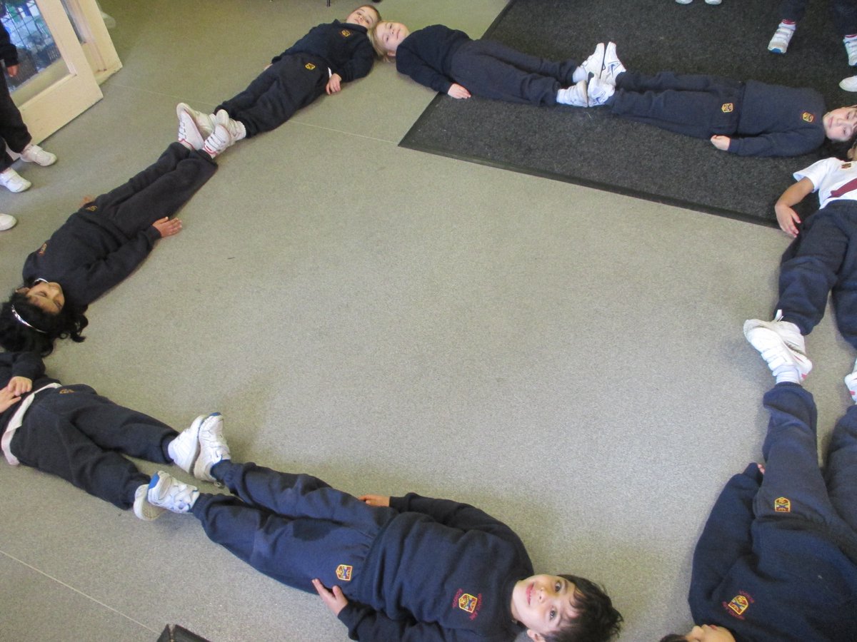 Highclare_Wdfld's tweet photo. Lots of practical maths activities in Reception. https://t.co/i6YouSmgEK