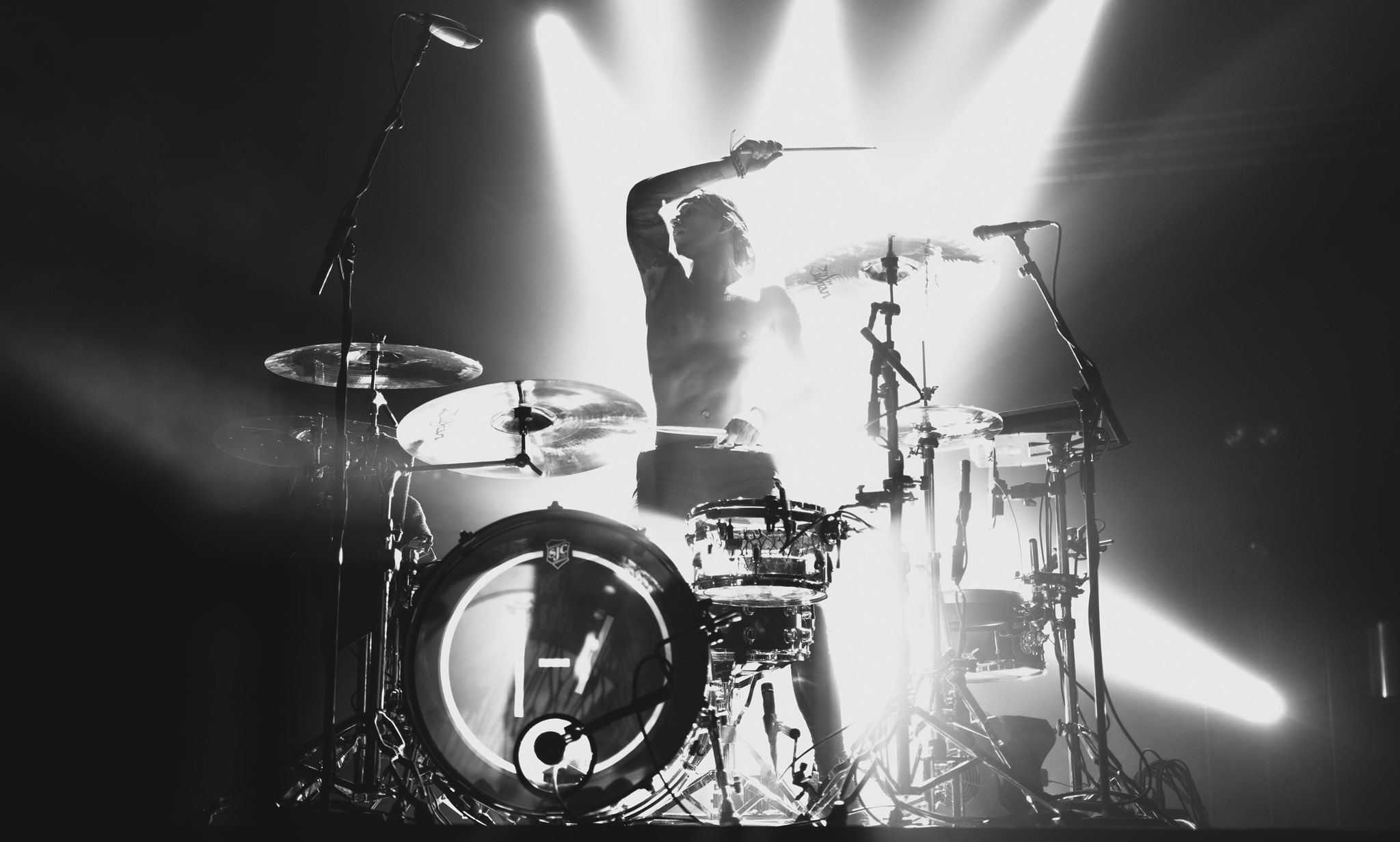 Twenty one Pilots барабанщик