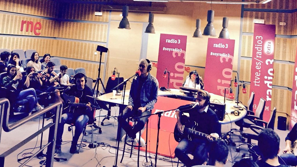 WarnerMusicES's tweet photo. ¡Alucinante el #180GradosDetroit con @VirginiaDiazR3 en @radio3_rne! Que ganas de tener “Detroit" ya entre manos. https://t.co/SCeNWEn5z4