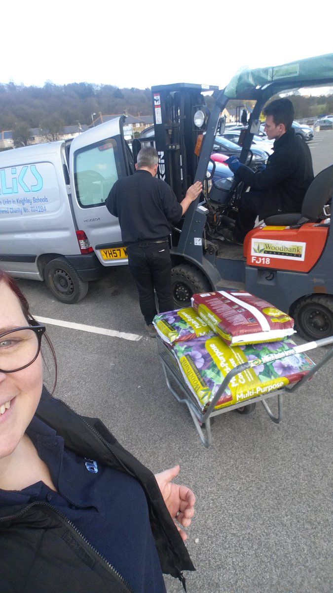 CLiKS_Keighley's tweet photo. My hero's from @WoodbankN loading on all the pots for #rewindtoeaster next week! https://t.co/r4lYdBs2gc
