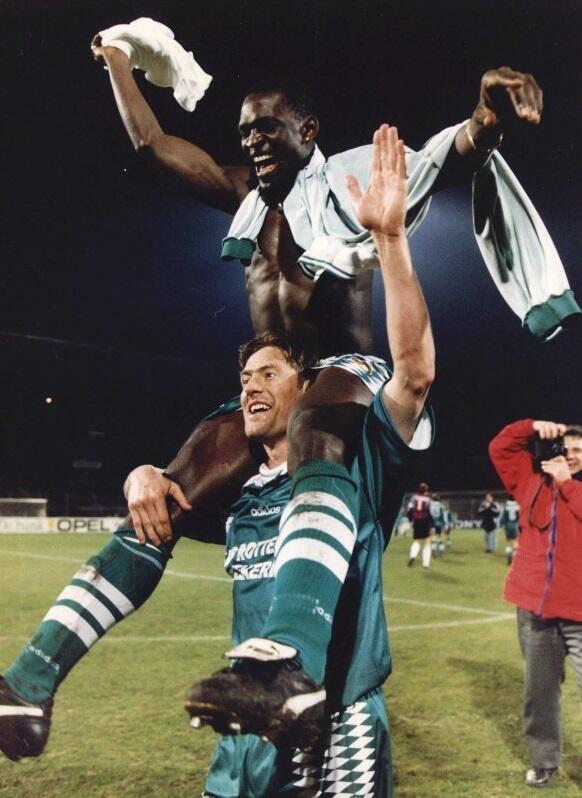 Plakplaat63's tweet photo. #RuudHeus, sinds zijn vertrek in 1996 was niemand nog onomstreden op de #linksback plaats #Feyenoord. https://t.co/gtELJrC05w