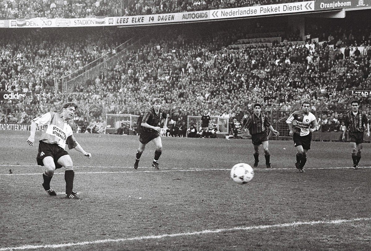 Plakplaat63's tweet photo. #RuudHeus, sinds zijn vertrek in 1996 was niemand nog onomstreden op de #linksback plaats #Feyenoord. https://t.co/gtELJrC05w