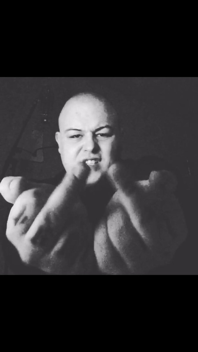 TecOffiziell's tweet photo. ✌🏻️🖕🏻 #mittelfinger #94er #tecoffiziell #travispark #lafam https://t.co/he6cgKTK9K