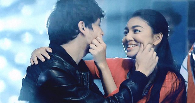 seonhomecha's tweet photo. "Ikaw yung na-in love sa'kin." "Ikaw." "Ikaw." PAREHO! PAREHO KAYONG IN LOVE! #OTWOLTheLastChance https://t.co/SV7EIShFXK